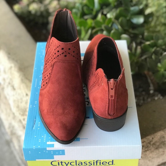 1 Left! City Clas Rust Ankle Bootie w/ back zipper - Picture 2 of 4